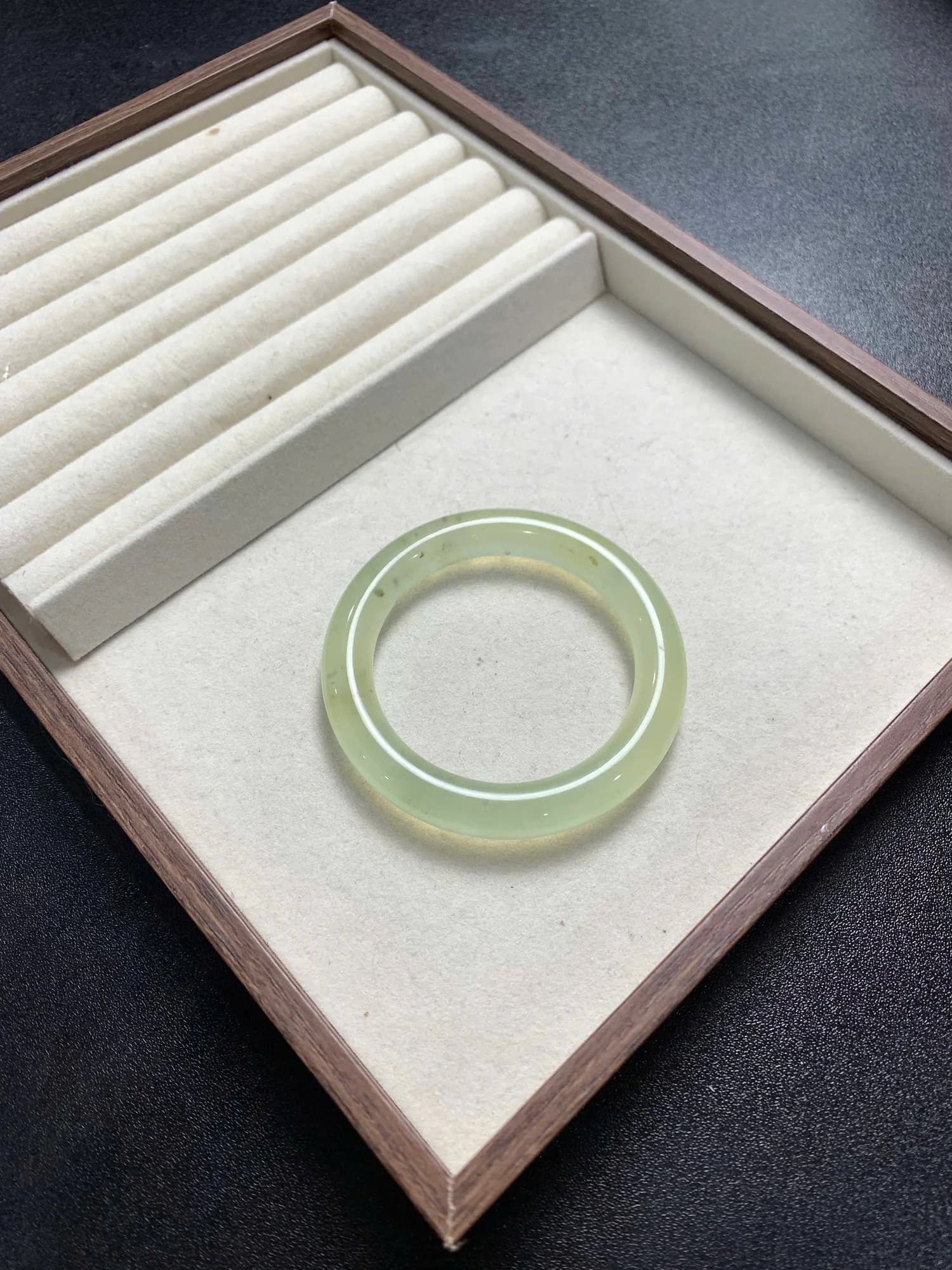 Tụ Nham Xanh Lá mã 10040
